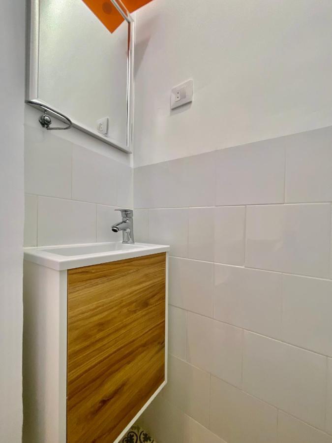 Appartamento Charming Lavapies Madrid Esterno foto